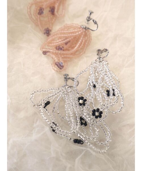 merry jenny（メリージェニー）の「petit floral beads earring（イヤリング・レディース・アイボリー/ピンク/シルバー・FREE）」の5枚目の写真
