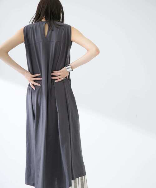 ITEMS URBANRESEARCH(アイテムズ アーバンリサーチ)の「ノースリロングワンピース(ワンピース・レディース・チャコールグレー/オフホワイト/グリーン・FREE)」の22枚目の写真