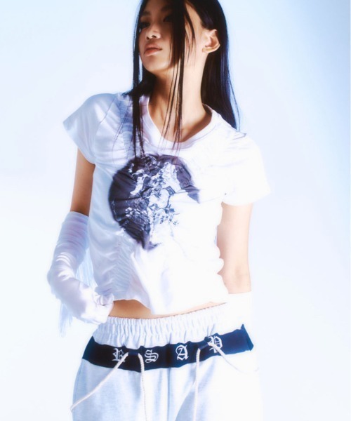 ROSEAPPLE STUDIO(ローズアップルスタジオ)の「【ROSEAPPLE STUDIO/ローズアップルスタジオ】222 X shirring logo crop t/プリントT 半袖トップス 半袖Tシャツ 白Tシャツ 黒Tシャツ ゴシック クロップド 短丈トップス シャーリング(Tシャツ/カットソー・レディース・ホワイト/ブラック・ONE SIZE)」の5枚目の写真