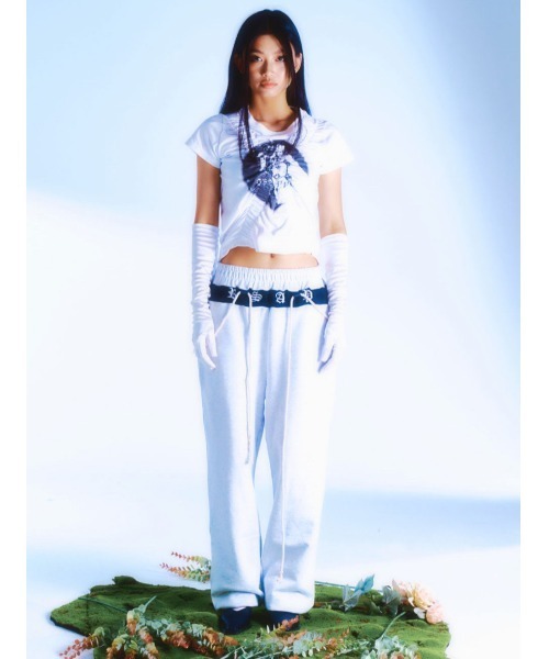 ROSEAPPLE STUDIO(ローズアップルスタジオ)の「【ROSEAPPLE STUDIO/ローズアップルスタジオ】222 X shirring logo crop t/プリントT 半袖トップス 半袖Tシャツ 白Tシャツ 黒Tシャツ ゴシック クロップド 短丈トップス シャーリング(Tシャツ/カットソー・レディース・ホワイト/ブラック・ONE SIZE)」の3枚目の写真