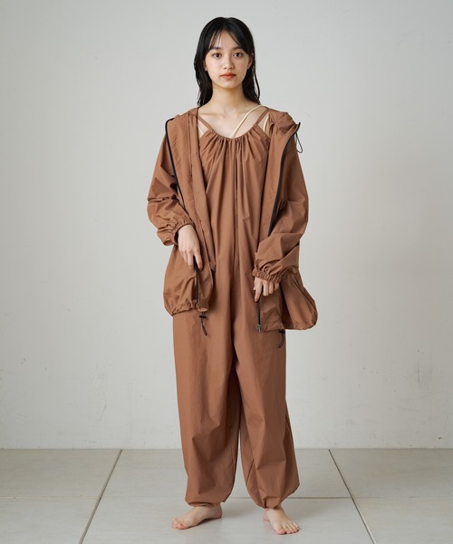 Omekashi(オメカシ)の「【earthy_】マウンテンパーカー(パッカブル)(マウンテンパーカー・レディース・ベージュ/キャメル/ブラック・FREE)」の15枚目の写真