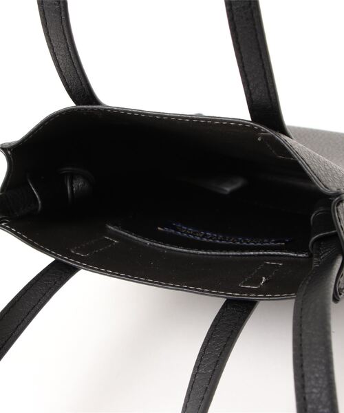 HONEYSUCKLE ROSE（ハニーサックルローズ）の「【HONEYSUCKLE ROSE】フェイクレザーミニ縦ショルダーバッグ（ショルダーバッグ・レディース・ブラック/ベージュ/グリーン・ONE SIZE）」の6枚目の写真