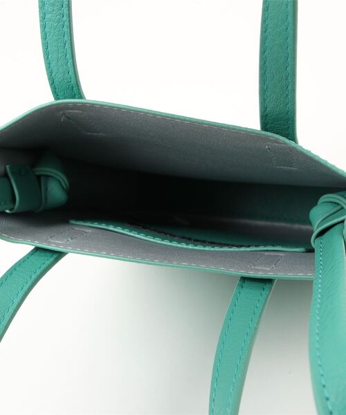 HONEYSUCKLE ROSE（ハニーサックルローズ）の「【HONEYSUCKLE ROSE】フェイクレザーミニ縦ショルダーバッグ（ショルダーバッグ・レディース・ブラック/ベージュ/グリーン・ONE SIZE）」の7枚目の写真