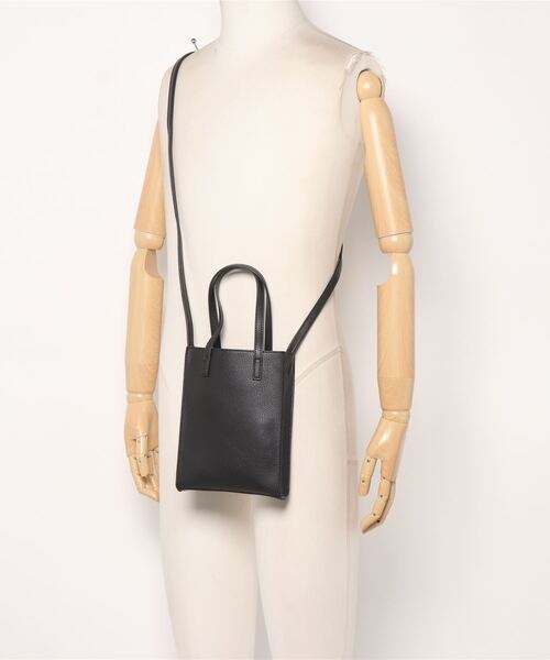 HONEYSUCKLE ROSE（ハニーサックルローズ）の「【HONEYSUCKLE ROSE】フェイクレザーミニ縦ショルダーバッグ（ショルダーバッグ・レディース・ブラック/ベージュ/グリーン・ONE SIZE）」の12枚目の写真