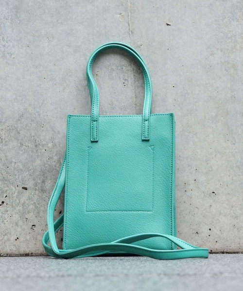 HONEYSUCKLE ROSE（ハニーサックルローズ）の「【HONEYSUCKLE ROSE】フェイクレザーミニ縦ショルダーバッグ（ショルダーバッグ・レディース・ブラック/ベージュ/グリーン・ONE SIZE）」の11枚目の写真