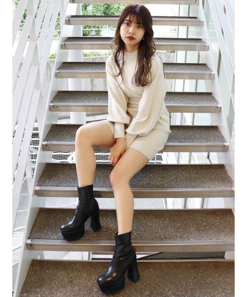 MURUA(ムルーア)の「ボリュームパフミニワンピース(ワンピース・レディース・ブラック/パープル/アイボリー/モカ・FREE)」の2枚目の写真