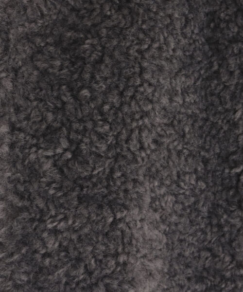 fredy emue（フレディエミュ）の「ポケ付きファーベスト（ベスト・レディース・チャコールグレー/アイボリー・38）」の22枚目の写真