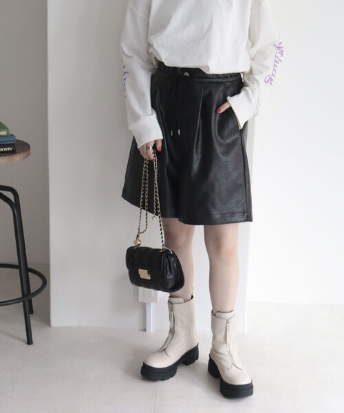 fredy emue（フレディエミュ）の「フェイクレザーショートパンツ（その他パンツ・レディース・ブラック/ベージュ・38）」の17枚目の写真