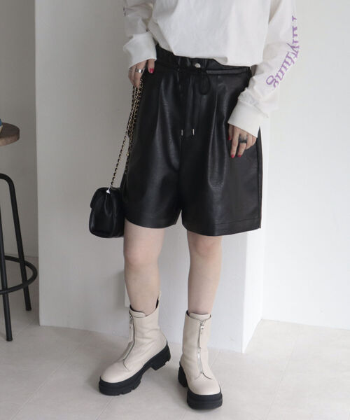 fredy emue（フレディエミュ）の「フェイクレザーショートパンツ（その他パンツ・レディース・ブラック/ベージュ・38）」の18枚目の写真