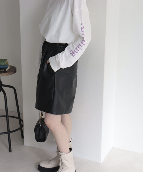 fredy emue（フレディエミュ）の「フェイクレザーショートパンツ（その他パンツ・レディース・ブラック/ベージュ・38）」の20枚目の写真