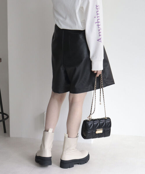 fredy emue（フレディエミュ）の「フェイクレザーショートパンツ（その他パンツ・レディース・ブラック/ベージュ・38）」の21枚目の写真