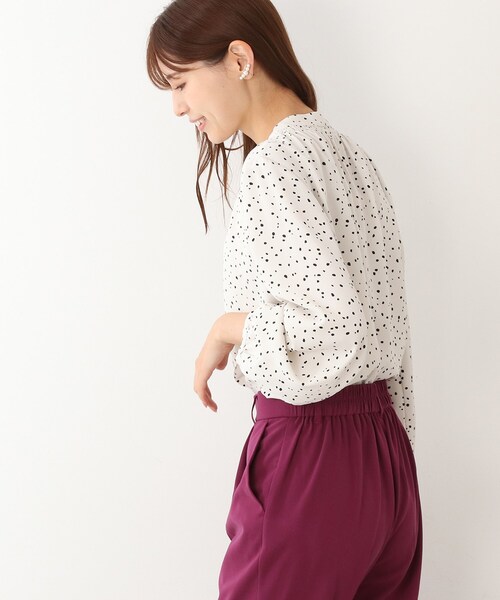 DRESKIP（ドレスキップ）の「◆とろみシャ－リングブラウス（シャツ/ブラウス・レディース・ブルー/ライトベージュ/ホワイト系3/ブラック系・02/03/04）」の10枚目の写真