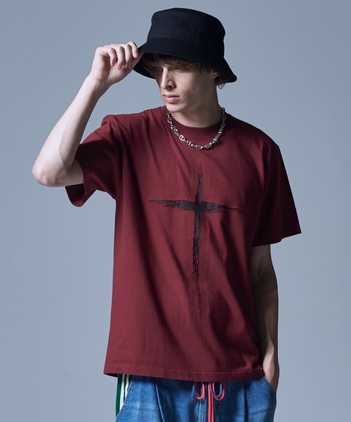 glamb(グラム)の「Cross Prayer CS / クロスプレイヤーカットソー(Tシャツ/カットソー・メンズ・レッド/ブラック・M/L/S)」の20枚目の写真