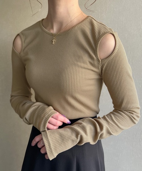 junoah(ジュノア)の「ショルダーカットリブトップス(Tシャツ/カットソー・レディース・ホワイト/グレイッシュベージュ/ブラック・LARGE/X-LARGE/MEDIUM)」の1枚目の写真