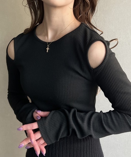 junoah(ジュノア)の「ショルダーカットリブトップス(Tシャツ/カットソー・レディース・ホワイト/グレイッシュベージュ/ブラック・LARGE/X-LARGE/MEDIUM)」の3枚目の写真