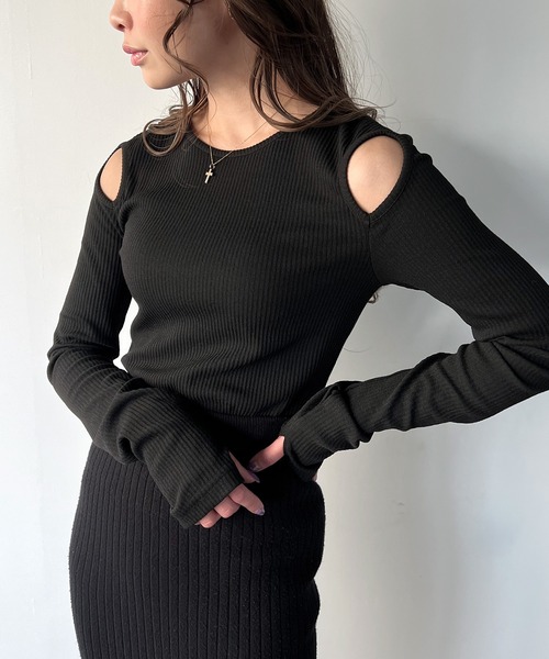 junoah(ジュノア)の「ショルダーカットリブトップス(Tシャツ/カットソー・レディース・ホワイト/グレイッシュベージュ/ブラック・LARGE/X-LARGE/MEDIUM)」の4枚目の写真