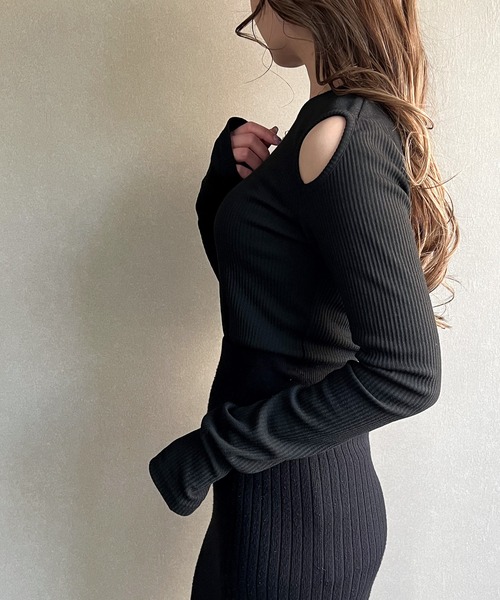 junoah(ジュノア)の「ショルダーカットリブトップス(Tシャツ/カットソー・レディース・ホワイト/グレイッシュベージュ/ブラック・LARGE/X-LARGE/MEDIUM)」の6枚目の写真