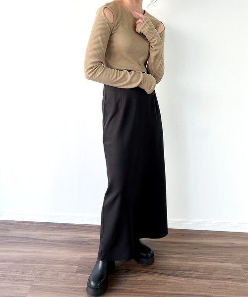 junoah(ジュノア)の「ショルダーカットリブトップス(Tシャツ/カットソー・レディース・ホワイト/グレイッシュベージュ/ブラック・LARGE/X-LARGE/MEDIUM)」の12枚目の写真