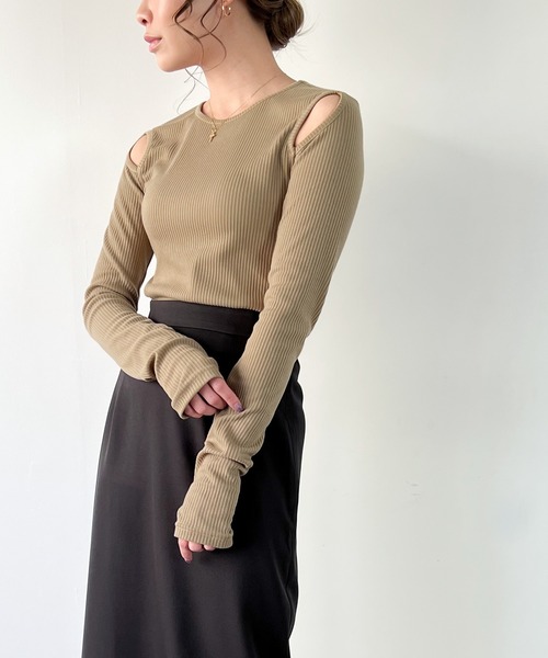 junoah(ジュノア)の「ショルダーカットリブトップス(Tシャツ/カットソー・レディース・ホワイト/グレイッシュベージュ/ブラック・LARGE/X-LARGE/MEDIUM)」の13枚目の写真