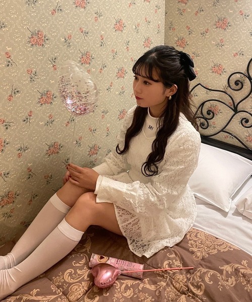 one after another NICE CLAUP（ワンアフターアナザーナイスクラップ）の「【スタッフ考案】ハイネックトップス+ミニワンピース（ワンピース・レディース・オフホワイト/ブラック/アイボリー・FREE）」の4枚目の写真