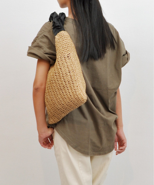 cache cache（カシュ カシュ）の「カシュカシュ cachecache / フリルワンハンドルペーパー手編みトート（かごバッグ・レディース・グリーン/ピンク/ブルー/ラベンダー/ブラック/ベージュ系その他・FREE）」の12枚目の写真