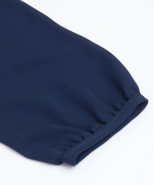 TOKYO SHIRTS（トウキョウシャツ）の「ゴールドバー付きフリル長袖ブラウス（シャツ/ブラウス・レディース・ネイビー/アイボリー・M/L）」の5枚目の写真