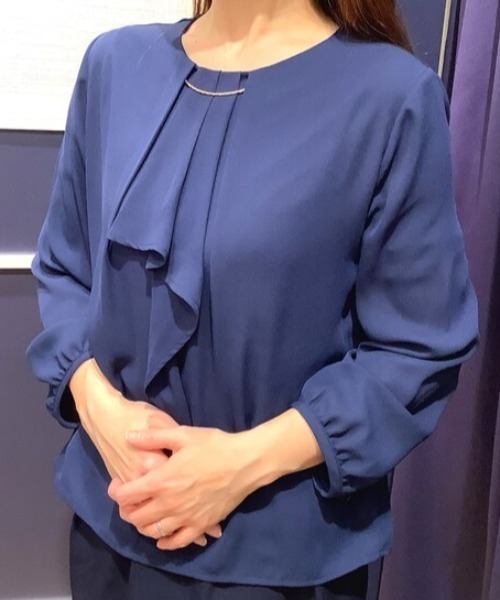 TOKYO SHIRTS（トウキョウシャツ）の「ゴールドバー付きフリル長袖ブラウス（シャツ/ブラウス・レディース・ネイビー/アイボリー・M/L）」の18枚目の写真