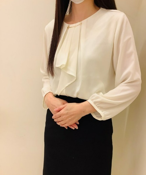 TOKYO SHIRTS（トウキョウシャツ）の「ゴールドバー付きフリル長袖ブラウス（シャツ/ブラウス・レディース・ネイビー/アイボリー・M/L）」の15枚目の写真