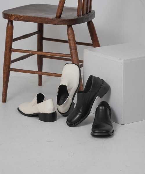 Amiur（エミレ）の「fake leather slide shoes（その他シューズ・レディース・ブラック/アイボリー・L/S/M）」の7枚目の写真