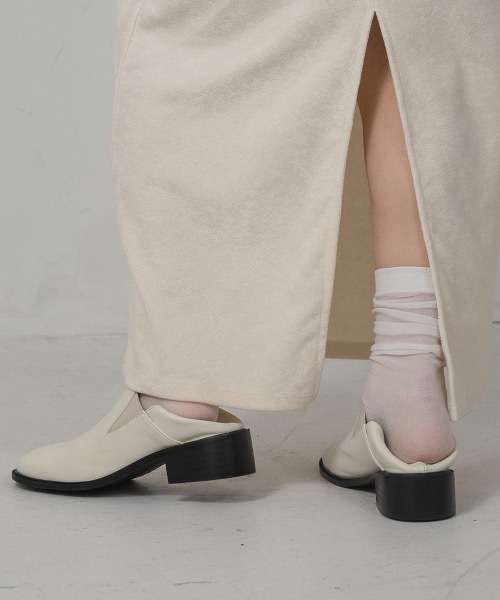 Amiur（エミレ）の「fake leather slide shoes（その他シューズ・レディース・ブラック/アイボリー・L/S/M）」の9枚目の写真