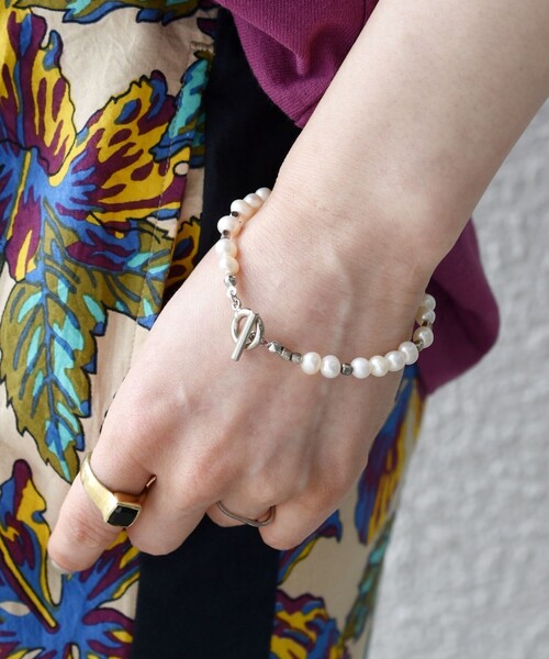 SHIPS any（シップス エニィ）の「SHIPS any: 淡水パール ブレスレット◇（ブレスレット・メンズ・ホワイト/ブラック・ONE SIZE）」の2枚目の写真