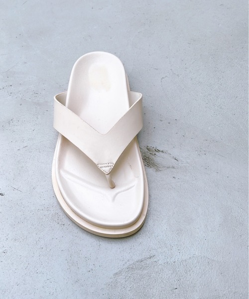 y/m by RIKA（イムバイリカ）の「トングサンダル（サンダル・レディース・ホワイト/ブラック・SMALL/MEDIUM/LARGE）」の6枚目の写真