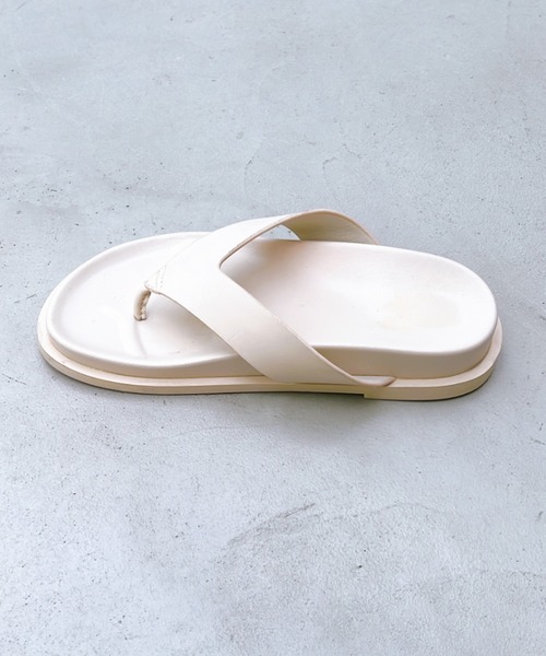 y/m by RIKA（イムバイリカ）の「トングサンダル（サンダル・レディース・ホワイト/ブラック・SMALL/MEDIUM/LARGE）」の5枚目の写真