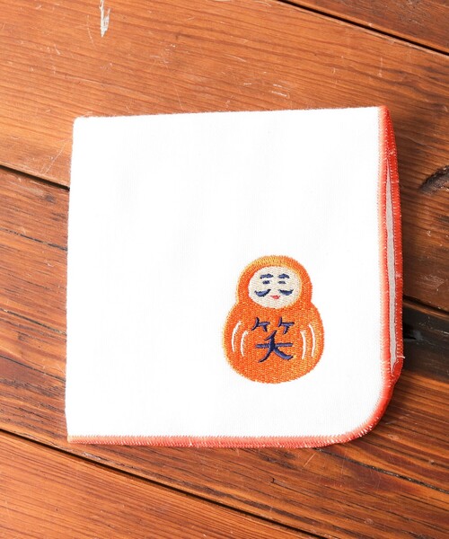 BEAMS JAPAN(ビームス ジャパン)の「ニューレトロ / 別注 縁起物 刺しゅう ハンドタオル(ハンカチ/ハンドタオル・レディース・オフホワイト/レッド/ネイビー・ONE SIZE)」の4枚目の写真