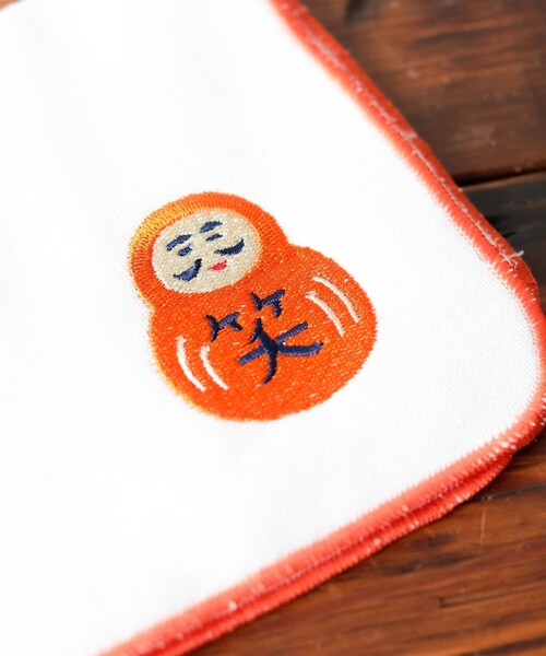 BEAMS JAPAN(ビームス ジャパン)の「ニューレトロ / 別注 縁起物 刺しゅう ハンドタオル(ハンカチ/ハンドタオル・レディース・オフホワイト/レッド/ネイビー・ONE SIZE)」の5枚目の写真