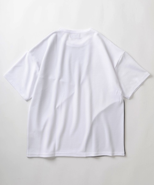 make a ray!(メイク ア レイ!)の「ウェーブ切り替えデザイン 半袖カットソー/パネル切り替え Tシャツ/ビッグシルエット/梨地素材(Tシャツ/カットソー・メンズ・オフホワイト/ブラック系その他/ブラック/ホワイト・M/L/XL)」の6枚目の写真