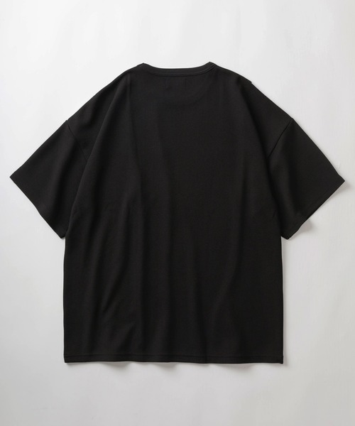 make a ray!(メイク ア レイ!)の「ウェーブ切り替えデザイン 半袖カットソー/パネル切り替え Tシャツ/ビッグシルエット/梨地素材(Tシャツ/カットソー・メンズ・オフホワイト/ブラック系その他/ブラック/ホワイト・M/L/XL)」の8枚目の写真
