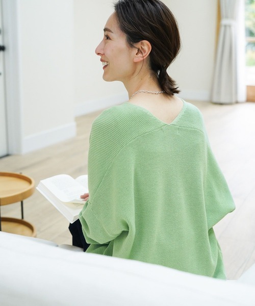 Elura（エルーラ）の「＜2024SS＞ロングセラー！抜け感Vネックニット/オーバーサイズ/163340（ニット/セーター・レディース・ホワイト/ピンク系その他7/グリーン系その他2/ベージュ/ライトベージュ/ブルー系その他3/クリーム/オフホワイト/ネイビー/レッド系その他5・MEDIUM/LARGE/SMALL）」の21枚目の写真