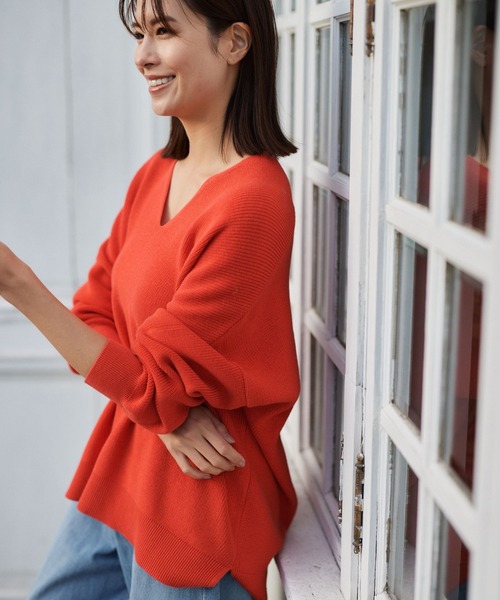 Elura（エルーラ）の「＜2024SS＞ロングセラー！抜け感Vネックニット/オーバーサイズ/163340（ニット/セーター・レディース・ホワイト/ピンク系その他7/グリーン系その他2/ベージュ/ライトベージュ/ブルー系その他3/クリーム/オフホワイト/ネイビー/レッド系その他5・MEDIUM/LARGE/SMALL）」の12枚目の写真