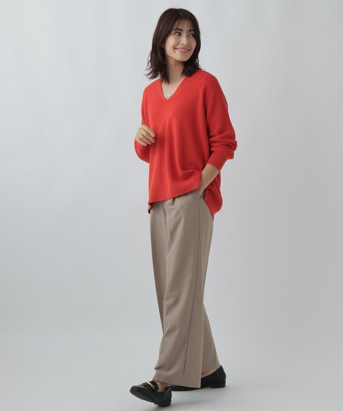 Elura（エルーラ）の「＜2024SS＞ロングセラー！抜け感Vネックニット/オーバーサイズ/163340（ニット/セーター・レディース・ホワイト/ピンク系その他7/グリーン系その他2/ベージュ/ライトベージュ/ブルー系その他3/クリーム/オフホワイト/ネイビー/レッド系その他5・MEDIUM/LARGE/SMALL）」の16枚目の写真