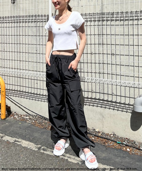 BACK TO THE FIELD(バック トゥー ザ フィールド)の「【MLB】ワンポイントロゴリブちびTシャツ(Tシャツ/カットソー・レディース・レッド/ブラック/グレー/ホワイト・FREE)」の18枚目の写真