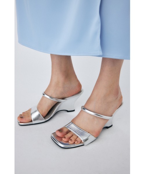 MOUSSY（マウジー）の「WEDGE SOLE サンダル（サンダル・レディース・ブラック/シルバー・MEDIUM/LARGE/SMALL）」の3枚目の写真