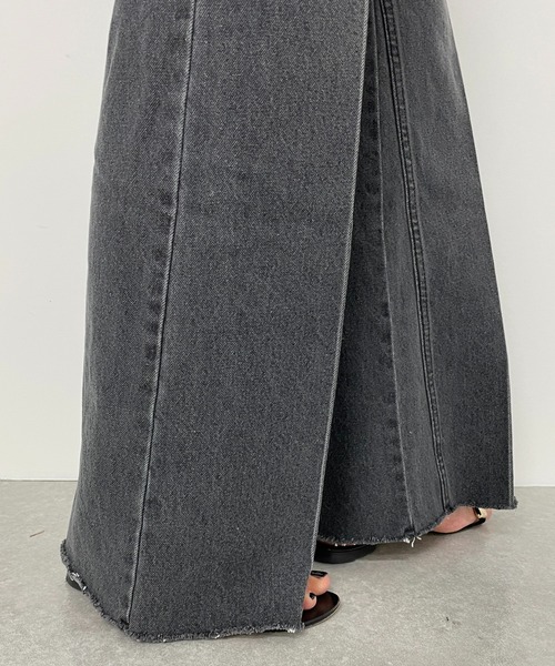 新品未使用　ラウンジドレス フレアデニムパンツ　グレー　チャコール　ブラック LOUNGEDRESS（ラウンジドレス）の「フレアデニムパンツ（デニム