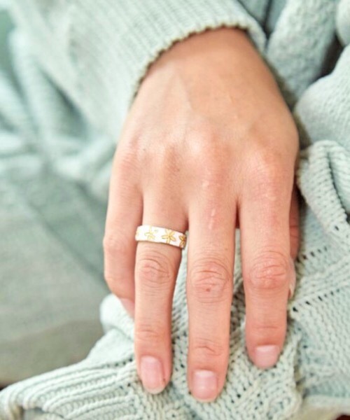 Kahiko（カヒコ）の「【Kahiko】オーノヒプルメリアリング（リング・レディース・ブルー/イエロー/パープル/ホワイト/ピンク/グリーン・FREE）」の8枚目の写真