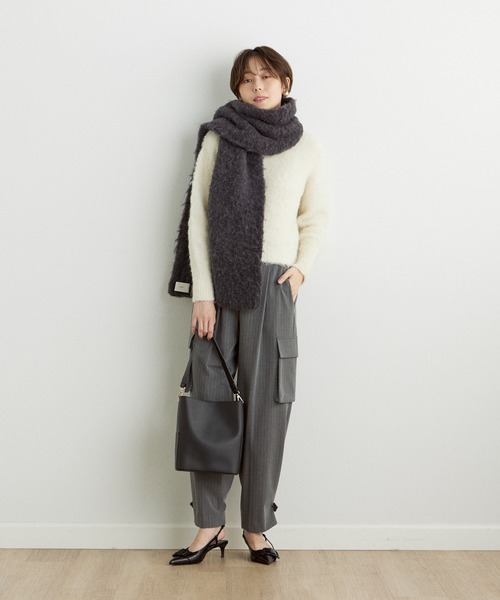 INED CLARO（イネドクラロ）の「メランジニットマフラー（マフラー・レディース・チャコールグレー/オフホワイト/ベージュ/レッド・フリー）」の5枚目の写真