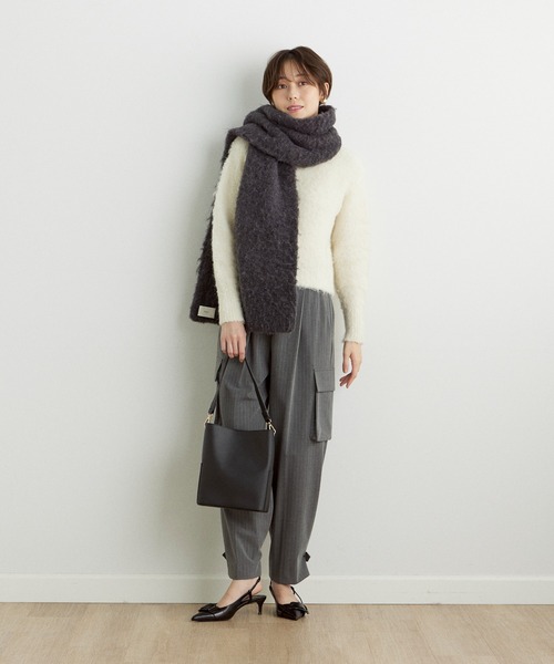 INED CLARO（イネドクラロ）の「メランジニットマフラー（マフラー・レディース・チャコールグレー/オフホワイト/ベージュ/レッド・フリー）」の6枚目の写真