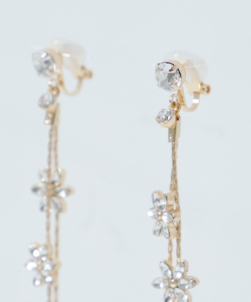 Cupid Heart(キューピッドハート)の「【Cupid Heart】結婚式アクセ!フラワーモチーフロングドロップイヤリング(イヤリング・レディース・ゴールド/シルバー・MEDIUM)」の8枚目の写真