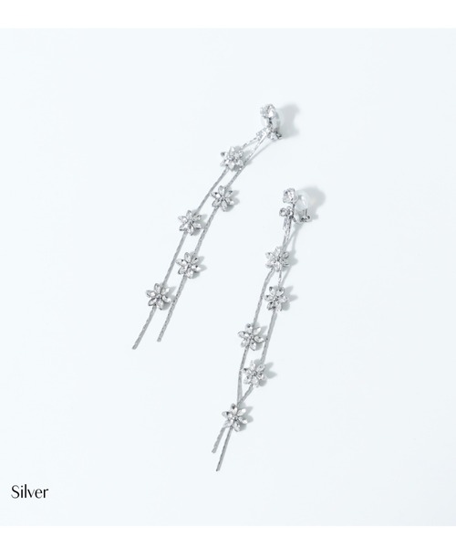 Cupid Heart(キューピッドハート)の「【Cupid Heart】結婚式アクセ!フラワーモチーフロングドロップイヤリング(イヤリング・レディース・ゴールド/シルバー・MEDIUM)」の9枚目の写真