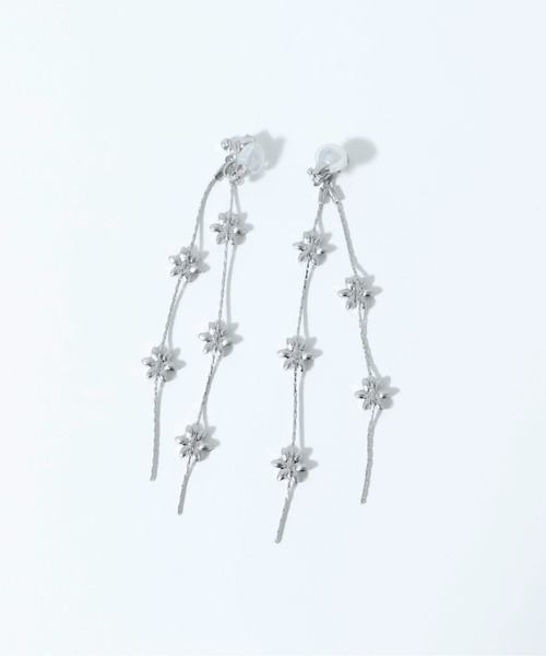 Cupid Heart(キューピッドハート)の「【Cupid Heart】結婚式アクセ!フラワーモチーフロングドロップイヤリング(イヤリング・レディース・ゴールド/シルバー・MEDIUM)」の11枚目の写真