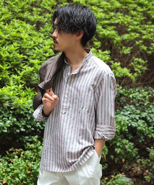 BRILLA per il gusto（ブリッラペルイルグースト）の「Brilla per il gusto / リネンコットン ダブルストライプ バンドカラー プルオーバーシャツ（シャツ/ブラウス・メンズ・レッド系その他3・S/L/M/XL/XS）」の2枚目の写真